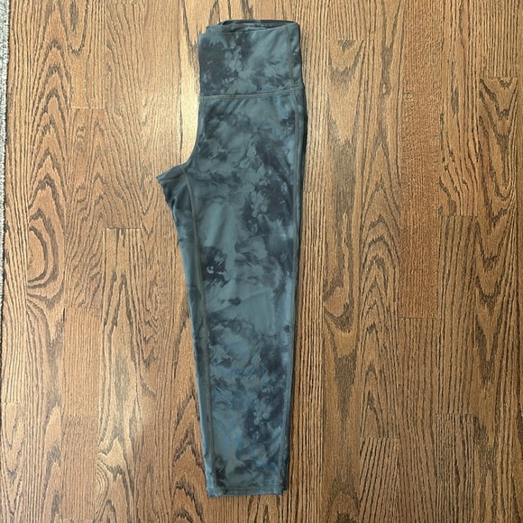 Athleta women’s size XS 3/4 length leggings - Picture 2 of 3